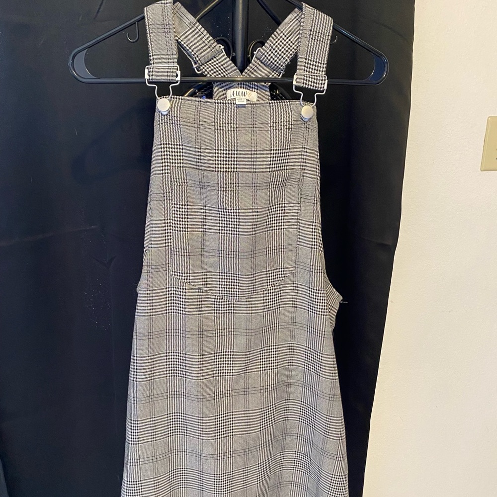 A.U.W skirtall brand new size medium